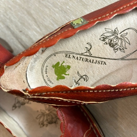 EL NATURALISTA Sz 39 Scalloped Edge Kitten Heel Leather Rubbed Sole Shoes - Picture 4 of 10